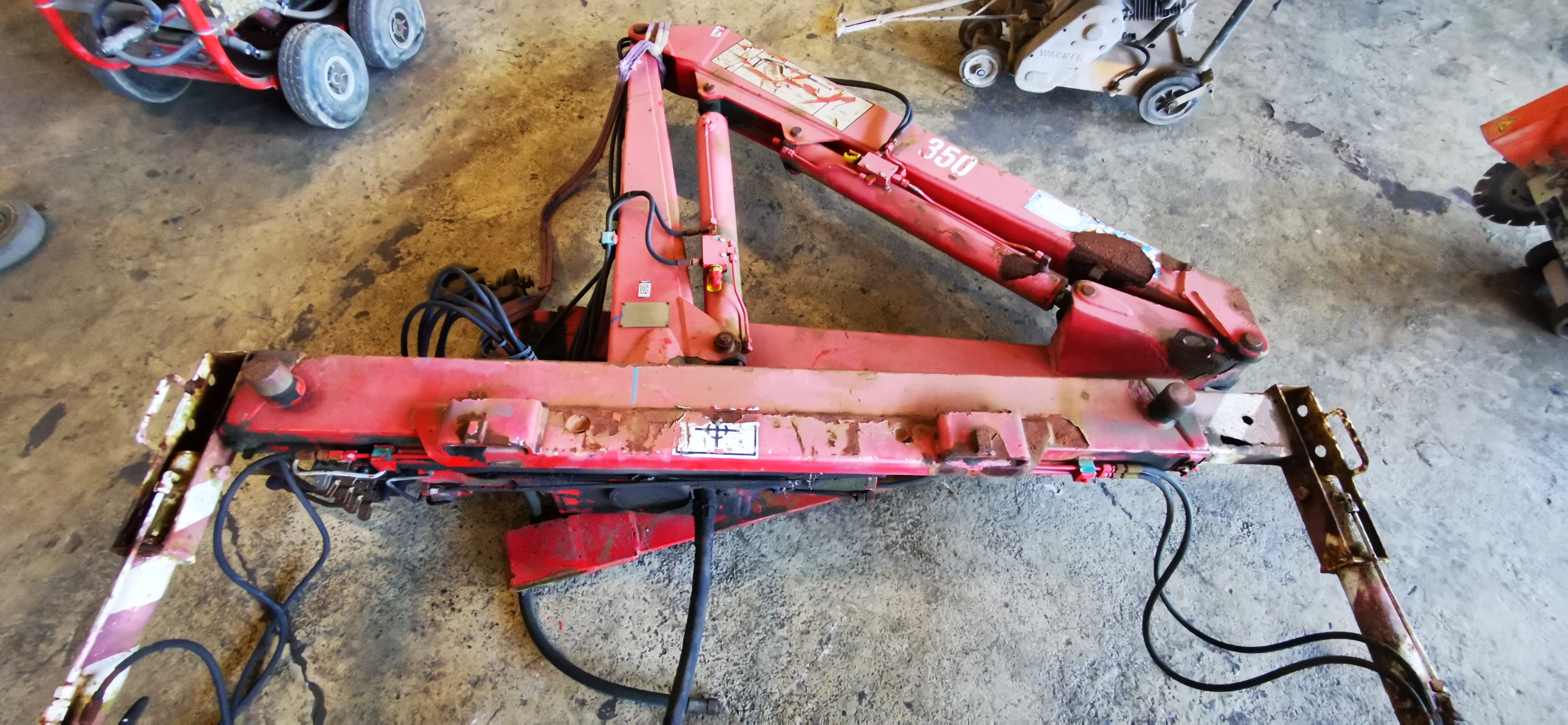 11.	Podnośnik HDS HMF Handy 352-K2-B-2 numer inwentarzowy IN/1/642/00001